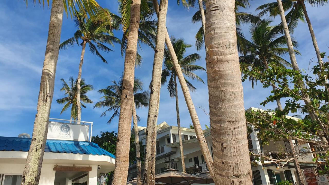 Grand Blue Hotel Manoc-Manoc