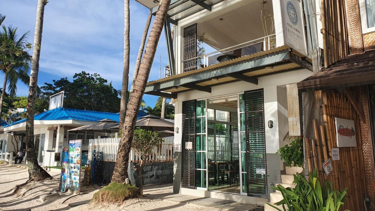 Grand Blue Hotel Manoc-Manoc